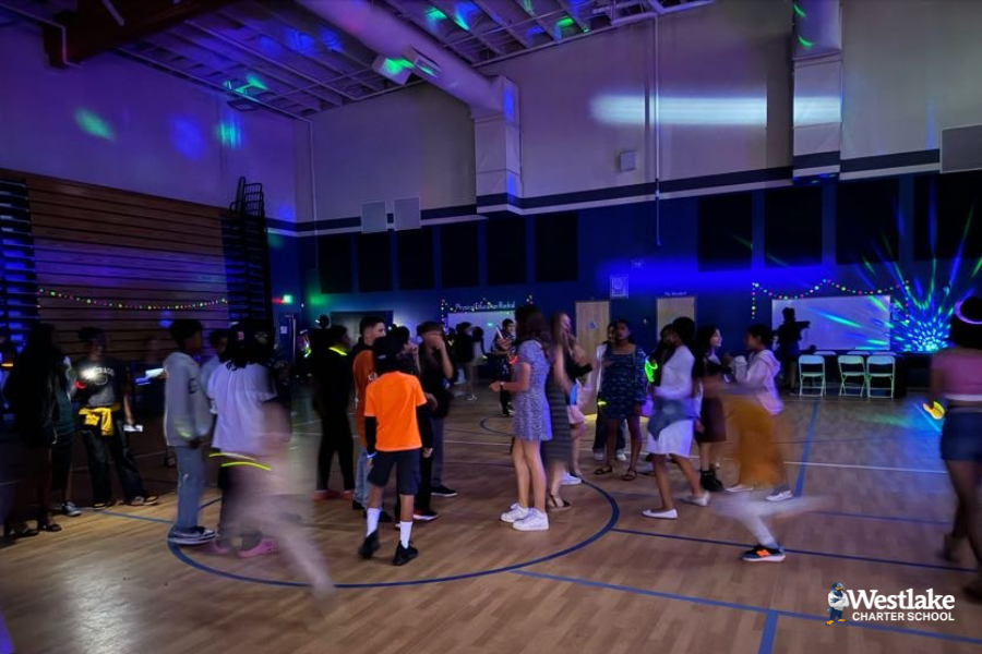 Friday evening’s Middle School glow dance was a blast!  Students enjoyed dancing, food, socializing, and more while connecting with friends, new and old.  Thank you to Mrs. Liechti, the Middle School Leadership students, WAVE, families, and staff who made this event possible!