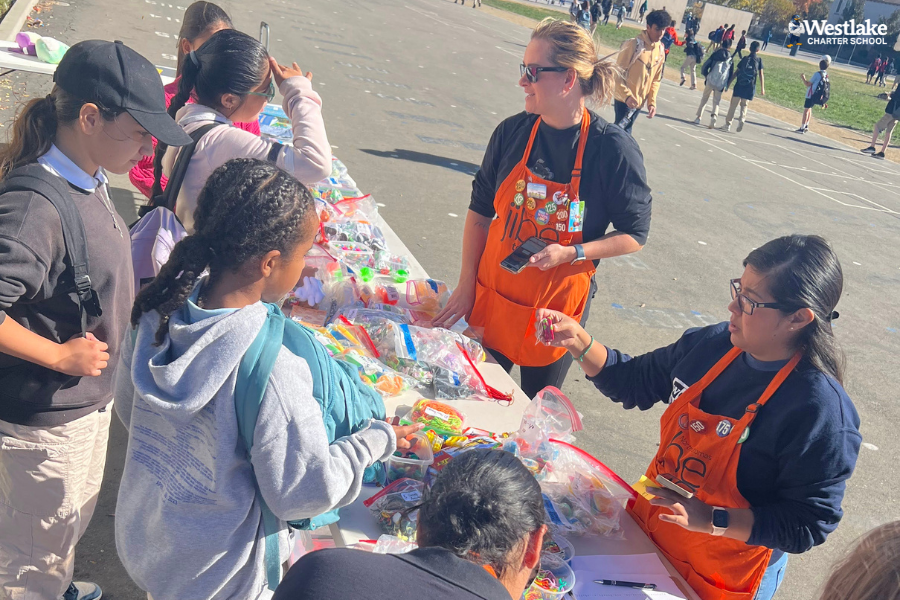 Our partners at Jibe celebrated #Explorers at the Boot Bucks store who have participated in the Walk to School program with prizes such as keychains, bracelets, toys and one student had earned enough trip scans to earn a terrarium! Join the Walking School Bus at Burberry Park each morning by 7:50 AM.